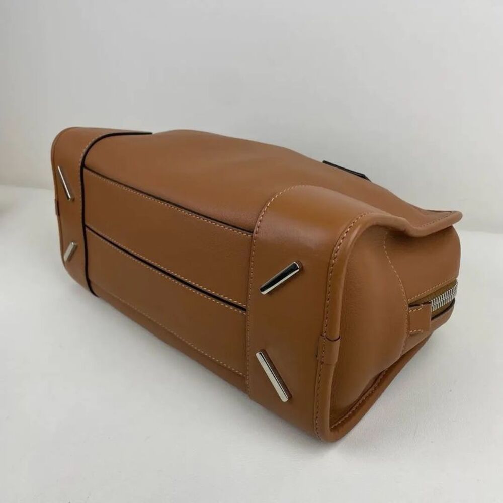 Loewe Women Pre-Loved Bag Very Good Condition - Picture 9 of 9